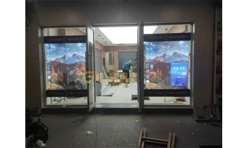 ​透明OLED显示屏：未来视界，触手可及